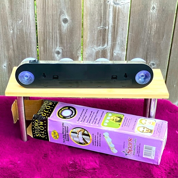 Studio Glow Professional Make-Up Lighting - Picture 3 of 12